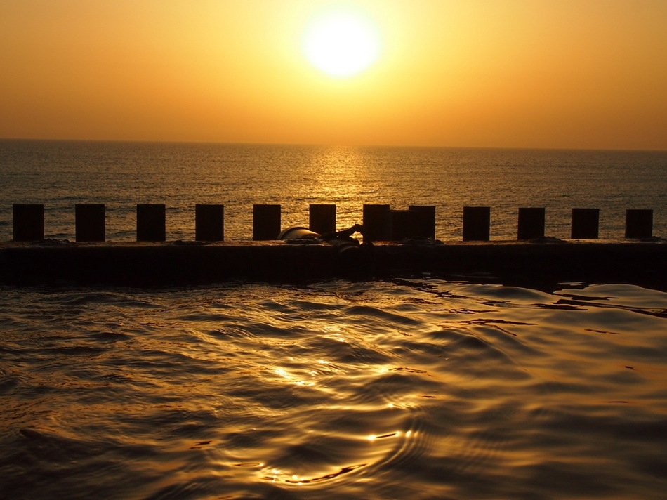 美しい夕日を眺めながらの温泉は格別
