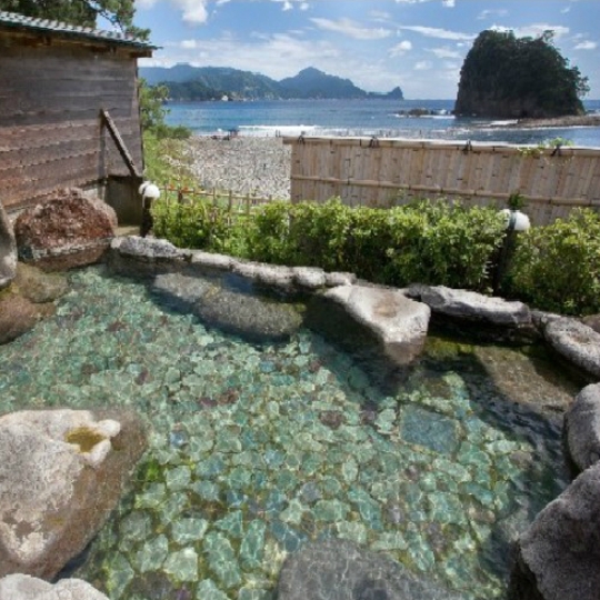 渚の露天風呂(婦人用) 写真提供:楽天トラベル