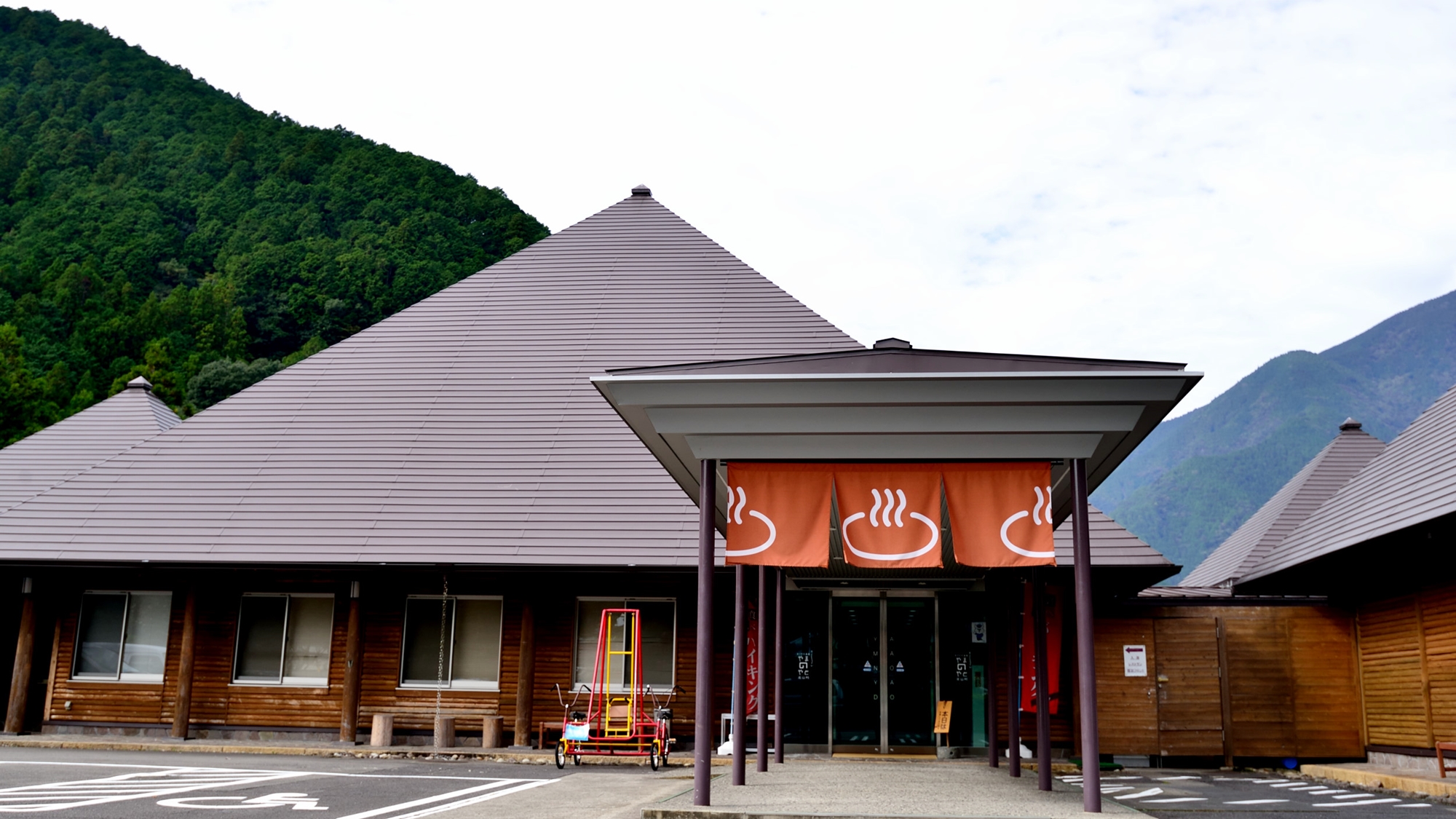 おくとろ温泉 やまのやど 施設全景