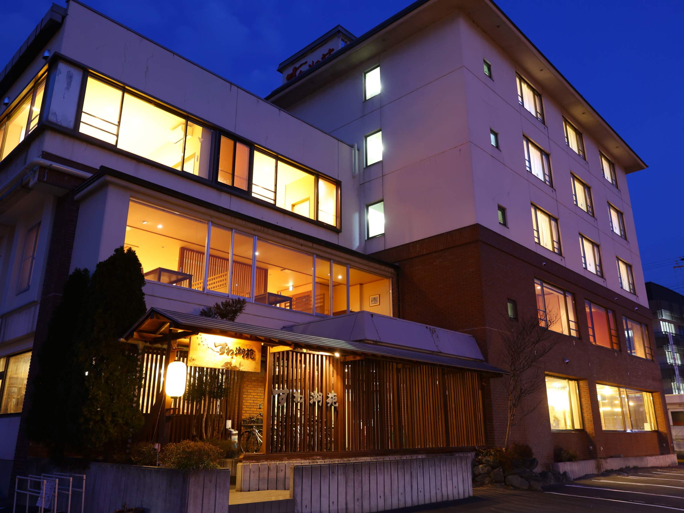 諏訪湖畔の宿 すわ湖苑 施設全景