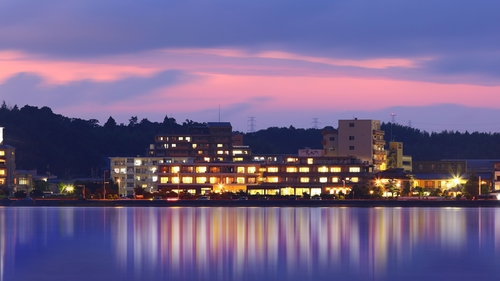 松江しんじ湖温泉 夕景湖畔 すいてんかく 施設全景
