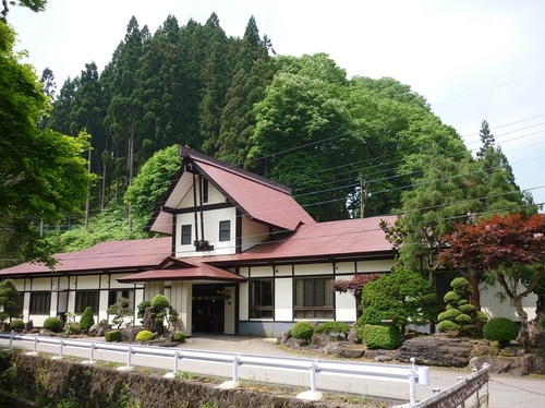 深い眠りの湯　岩倉温泉 施設全景