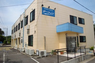 ビジネスホテル サーフィン 施設全景