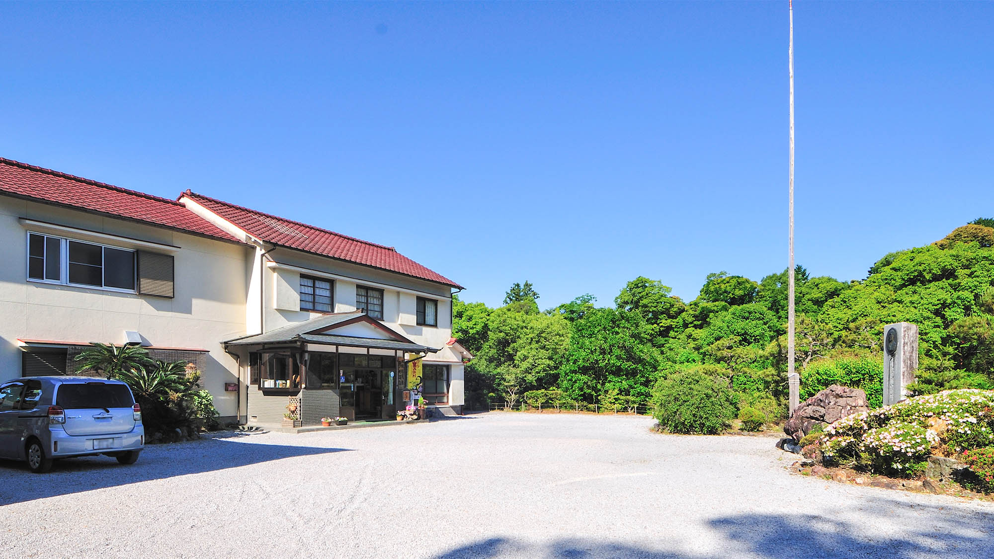 物部川のほとりの温泉宿 夢の温泉 施設全景
