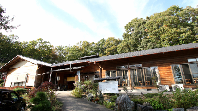 里山で過ごすひとときを 湯の澤鉱泉 施設全景