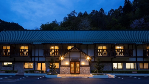 かくれ里の宿 森の交流館 施設全景