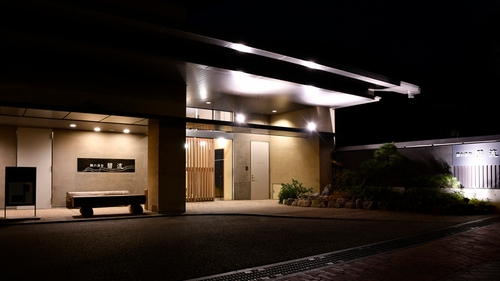 写真:絹の渓谷 碧流