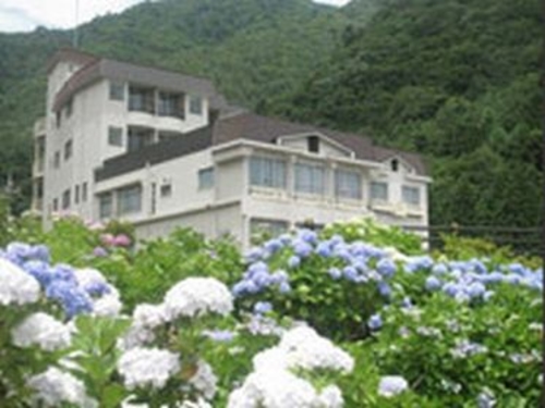 精進湖　富士山眺望の宿　精進マウントホテル 施設全景
