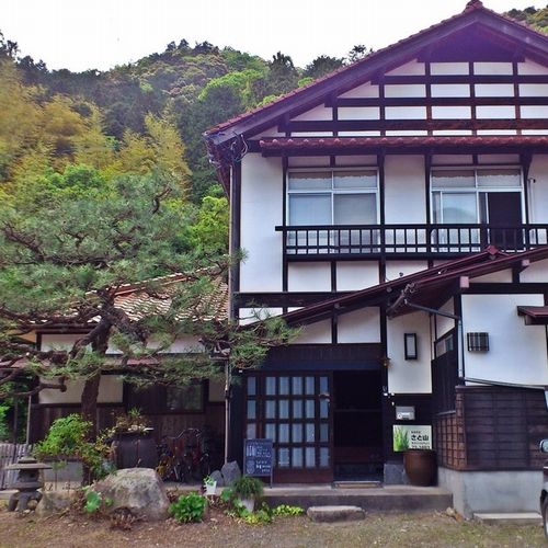 食堂民宿さと山 施設全景