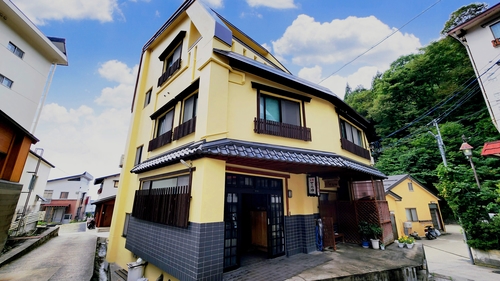 ~野沢温泉発祥 熊の手洗湯 唯一の宿~ お宿てらゆ 施設全景