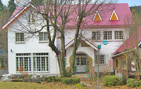 大山ペンション&コテージ赤いりぼん 施設全景