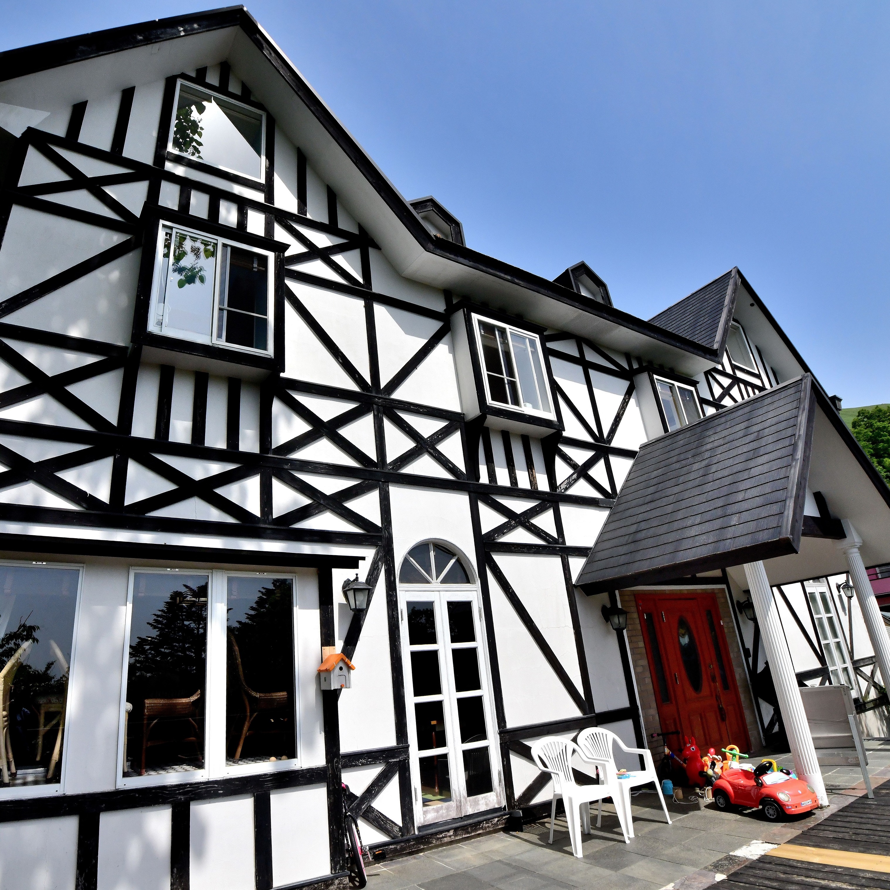 ファミリーペンション アースルーフ 施設全景