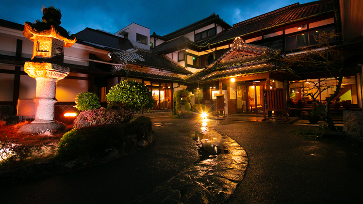 写真:からつ温泉 かぐや姫の湯 旅館 綿屋