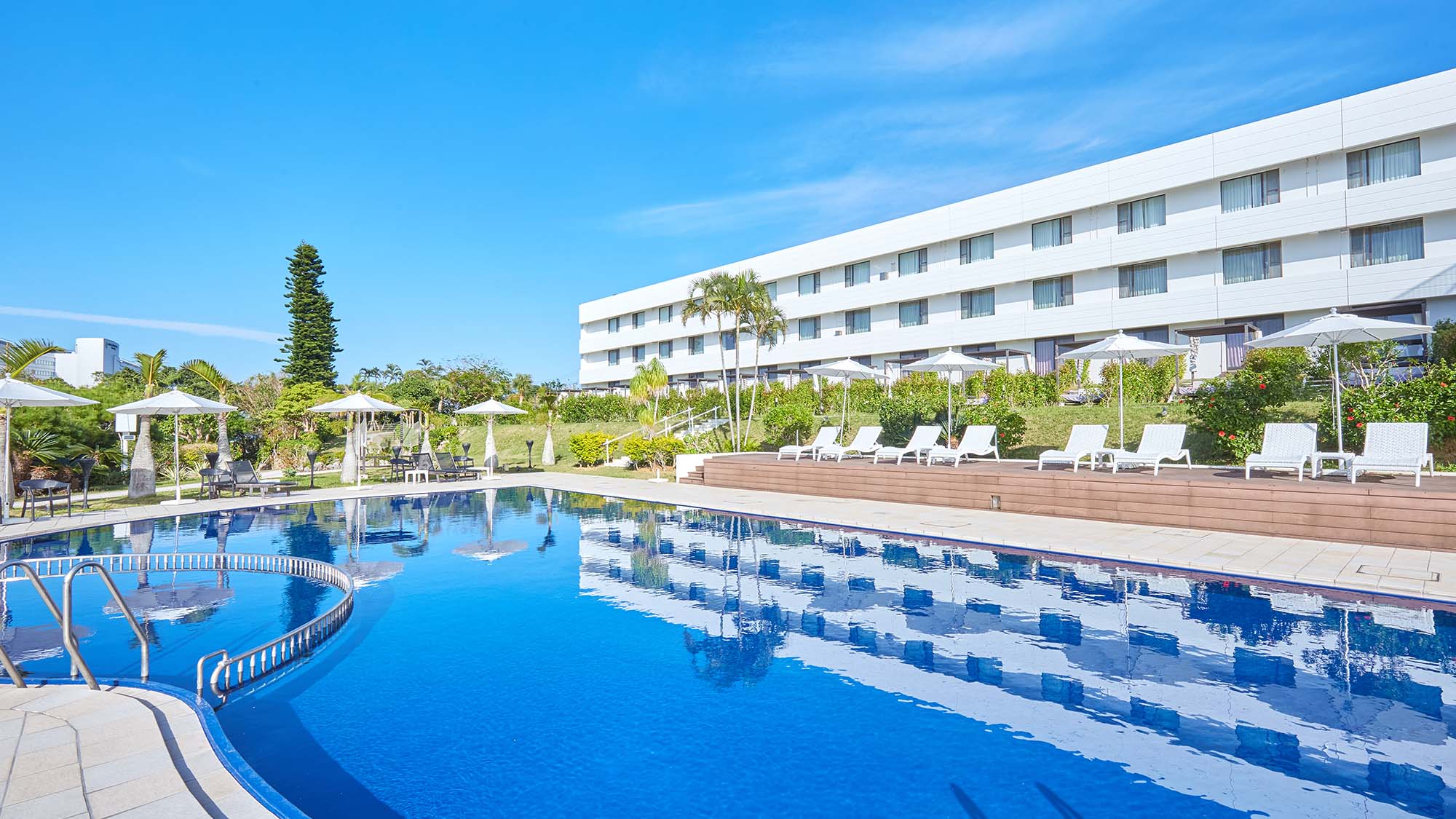 ロイヤルビューホテル美ら海 施設全景