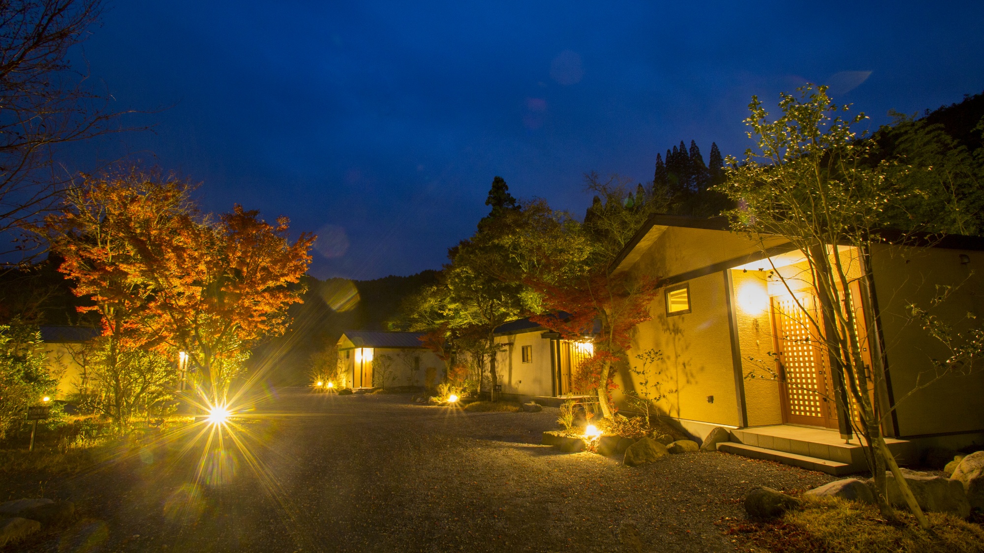 源泉掛け流し露天風呂付全室離れの宿 旅籠 彩くら 施設全景