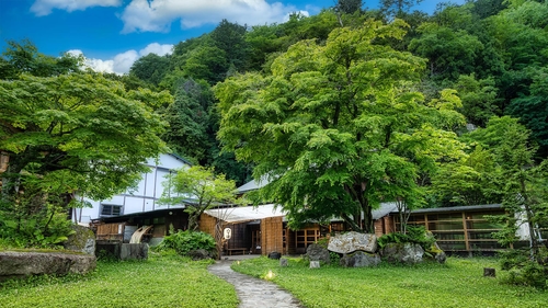 日光・奥鬼怒温泉郷の山の宿　八丁の湯 施設全景