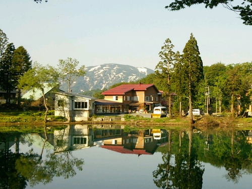 湖畔の宿 月山志津温泉 清水屋旅館 施設全景