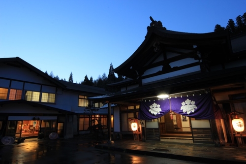 旧本坊 久山館 施設全景