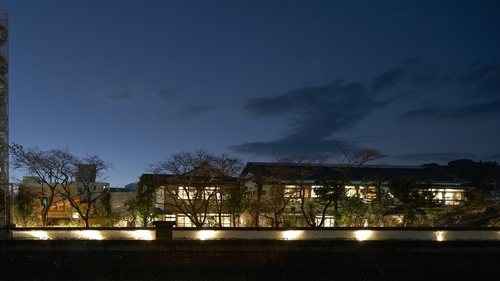 国登録有形文化財の宿　人吉温泉　芳野旅館 施設全景