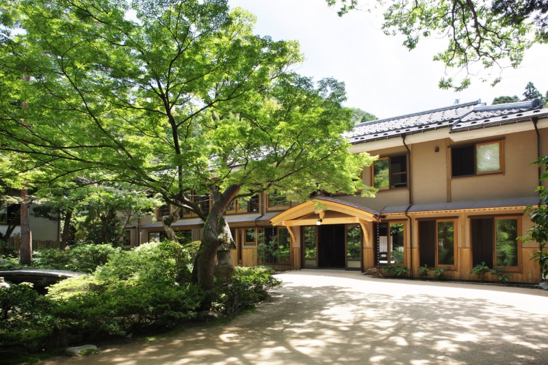 静かな森と明治・大正離れの宿 環翠楼 施設全景