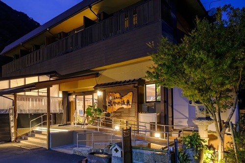 全室源泉かけ流し温泉付き旅館&グランピング 美肌の湯 こしかの温泉 施設全景