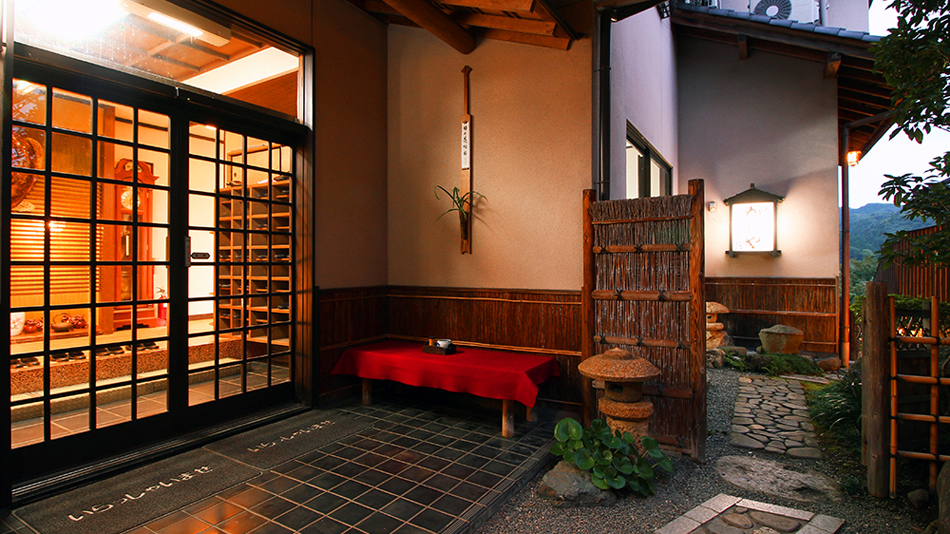 こだわりの会席料理と展望風呂の宿 割烹旅館かめや 施設全景