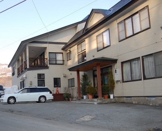 月山志津温泉 湖畔の宿五色亭 施設全景