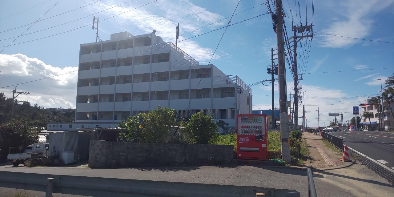 Mr.KINJO 万座ビーチ前 施設全景