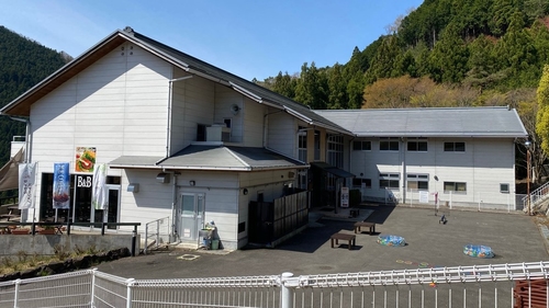 ペットと泊まれる、高野山に近い、花園グリーンパーク（リバーサイドホステルＢ＆Ｂ） 施設全景