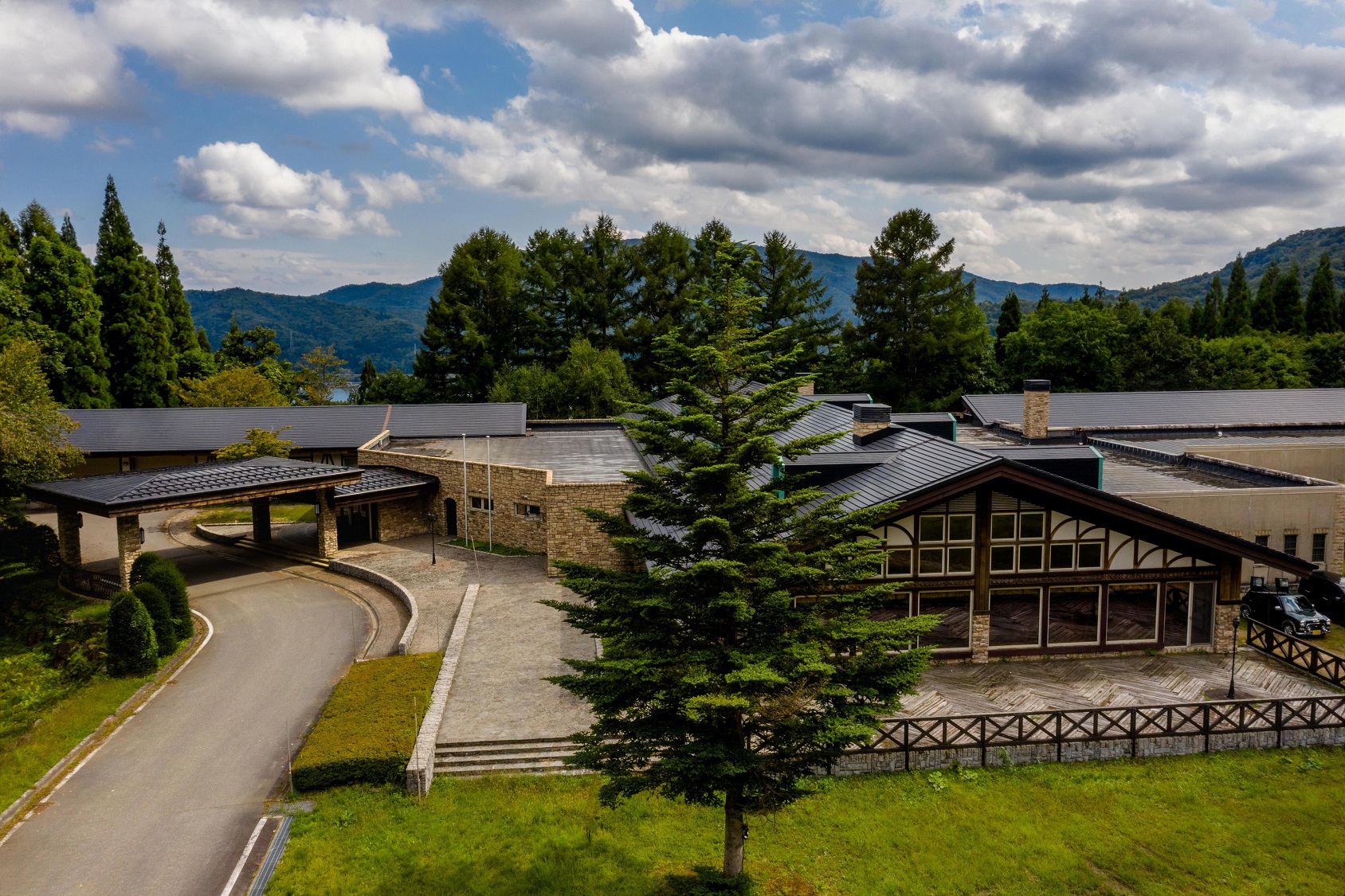 WHITE HOTEL GRAND HAKUBA 施設全景