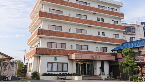 ニュー山中荘 施設全景