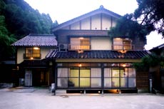佐津温泉 渚に続く海辺の宿 源六<兵庫県> 施設全景