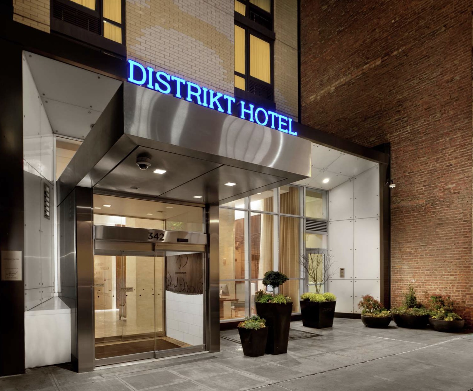 TheBritannia Hotels・DO NOT Disturbタグ・希少！ テロ防止策、ドアノブの「起こさないで」の代わりになるものは