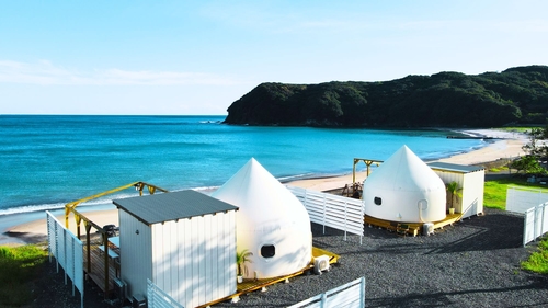 ＴＡＳＯ　ＳＨＩＲＡＨＡＭＡ　ＲＥＳＯＲＴ　田曽白浜リゾート　伊勢志摩の海と山のグランピング 施設全景