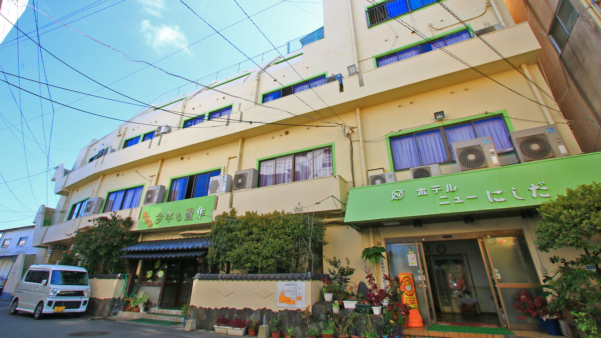 ホテル ニューにしだ <徳之島> 施設全景