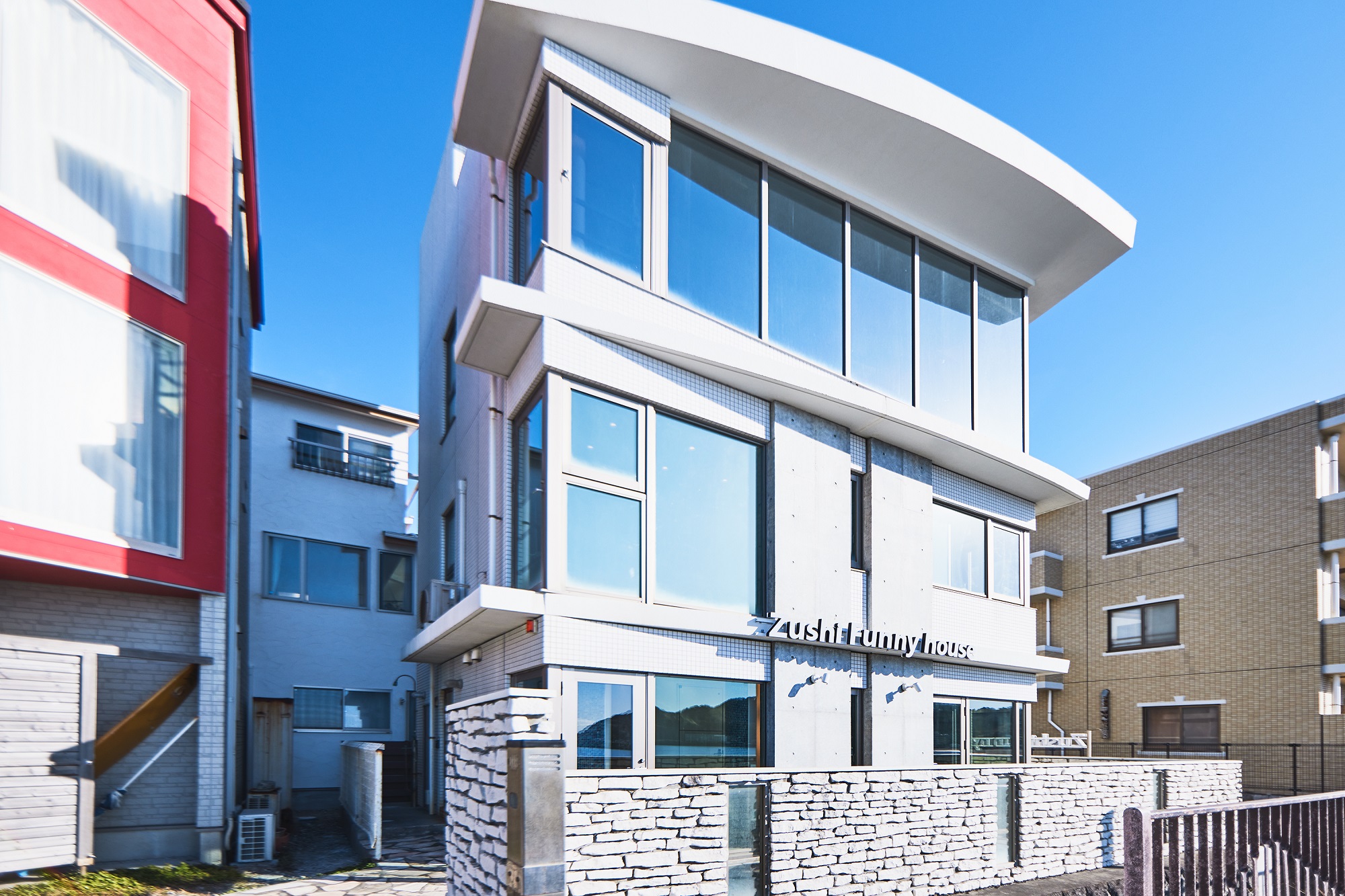 ZUSHI Funny house 施設全景