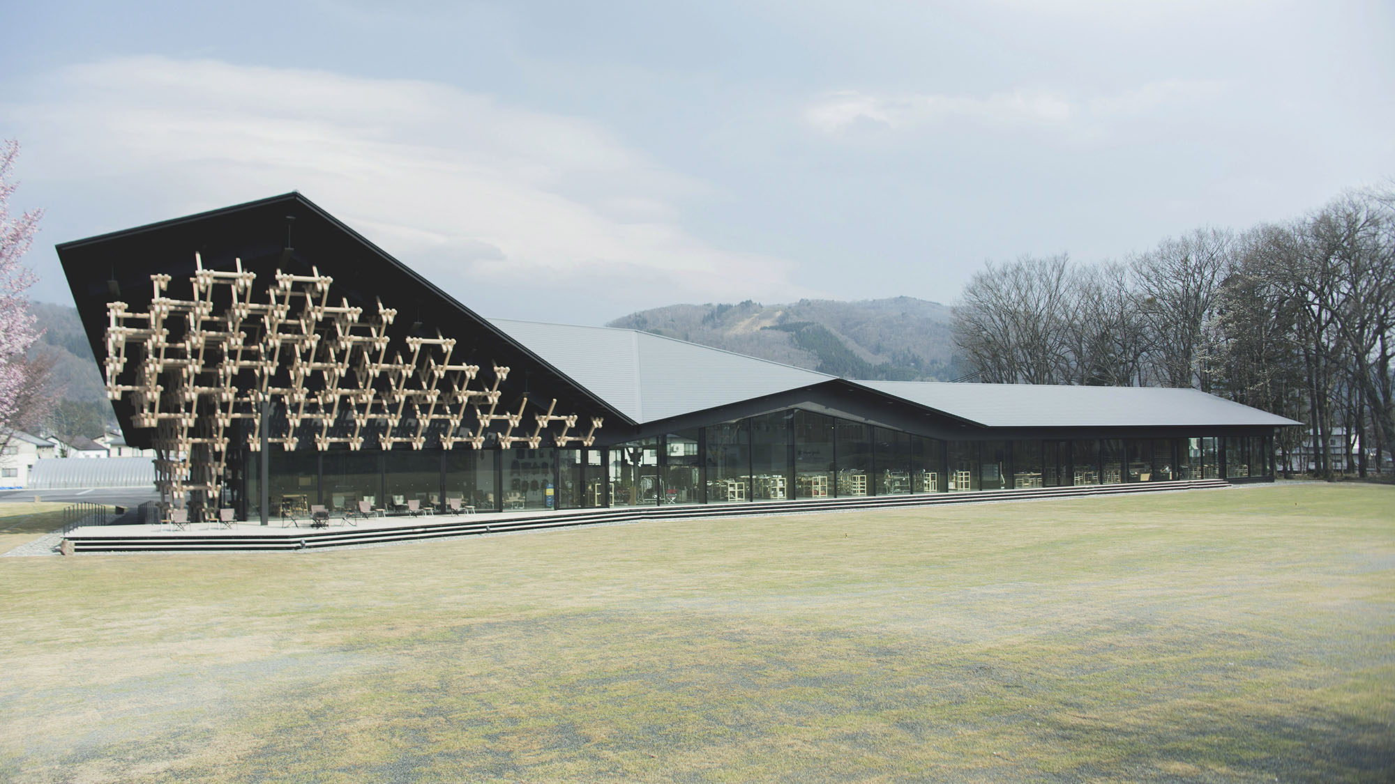 Ｓｎｏｗ　Ｐｅａｋ　ＬＡＮＤ　ＳＴＡＴＩＯＮ　ＨＡＫＵＢＡ&nbsp;施設全景