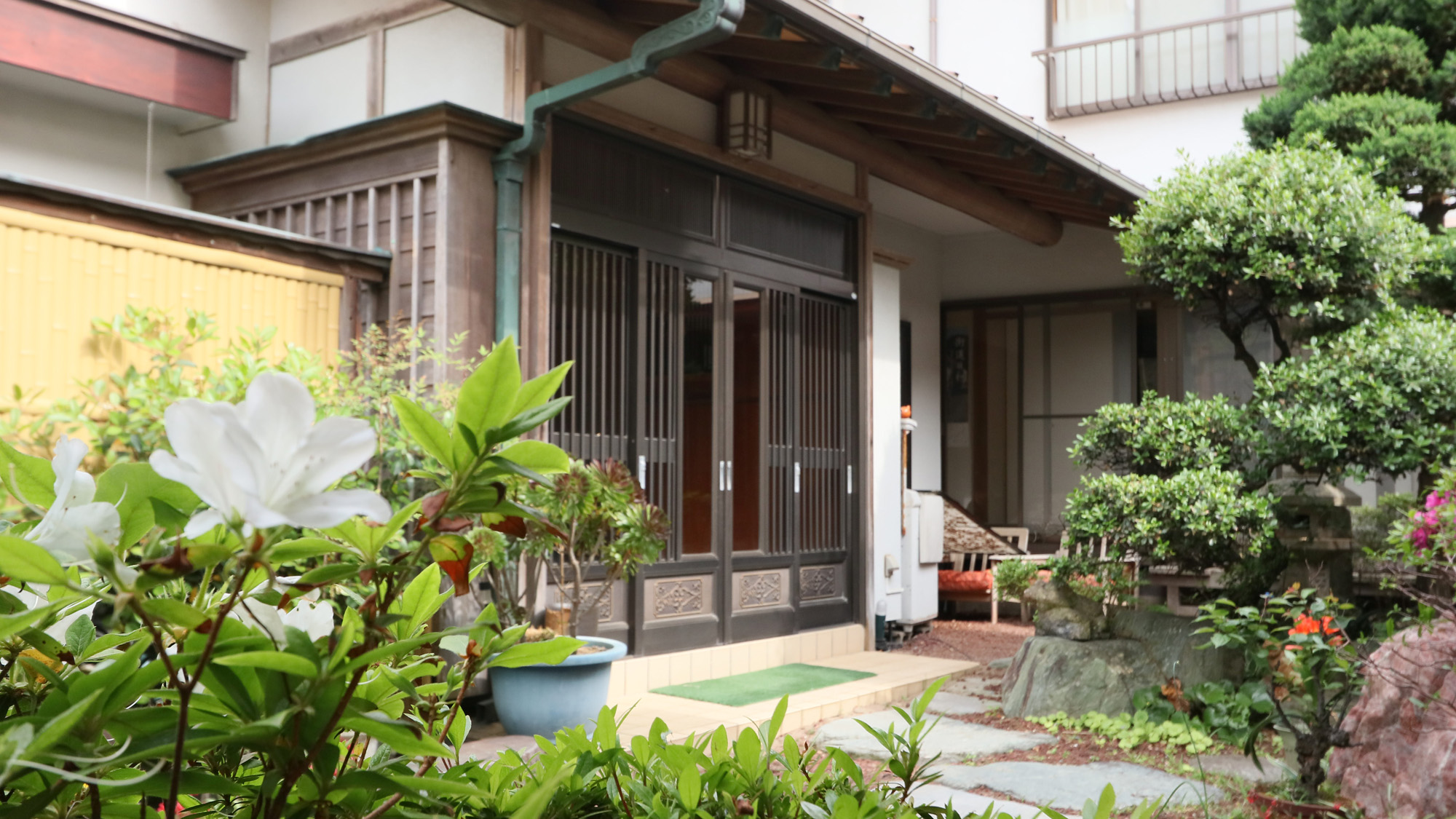 露天風呂の宿 半右衛門 施設全景