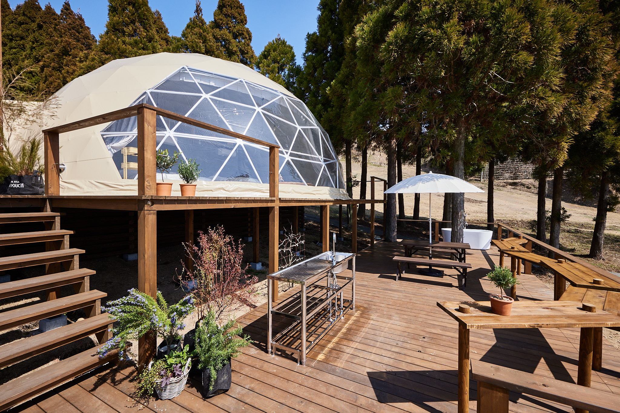 GLAMPING RESORT KOBE ROKUKIKU +one 施設全景