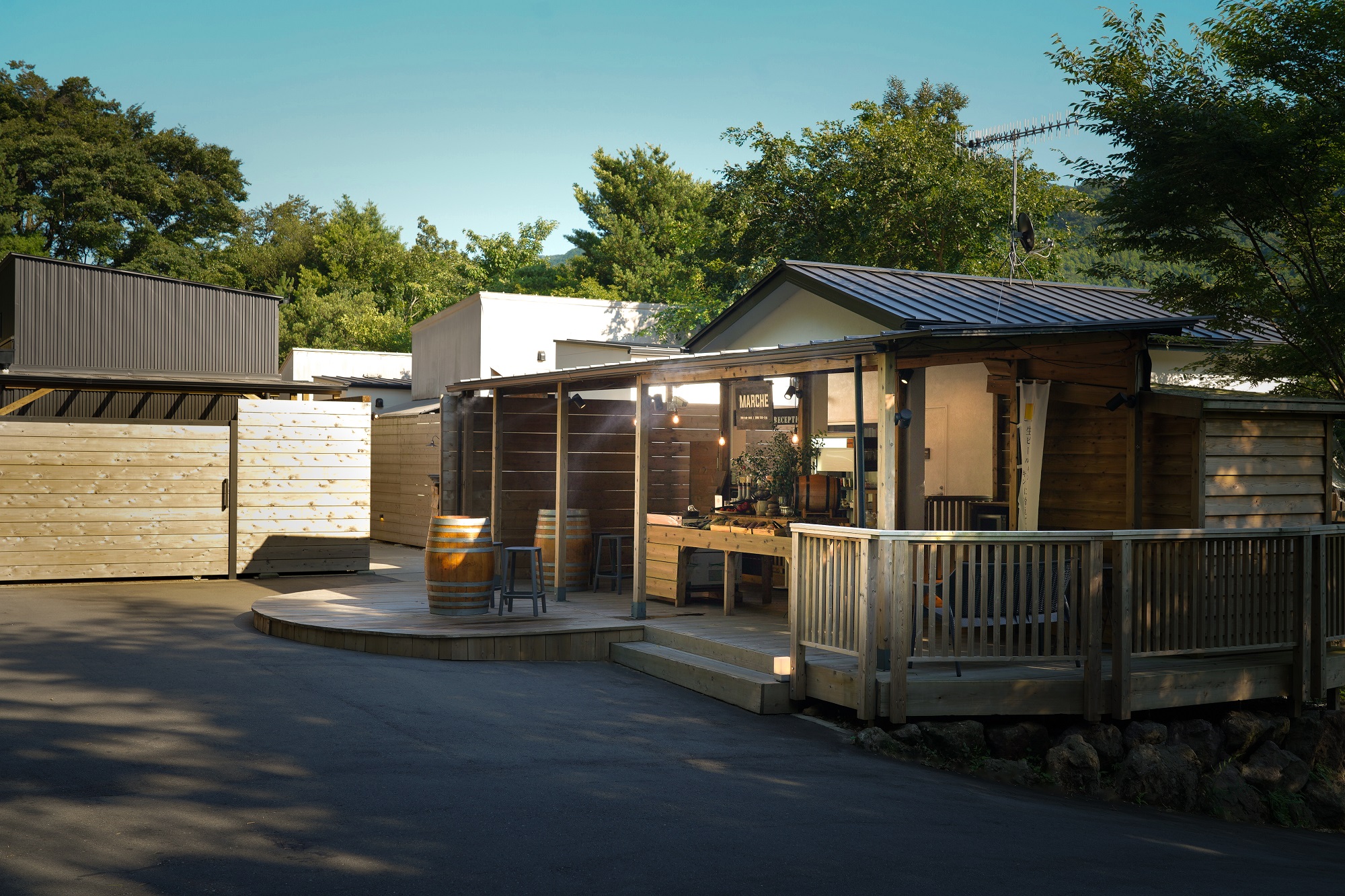 THE BASE GLAMPING YUGAWARA 施設全景