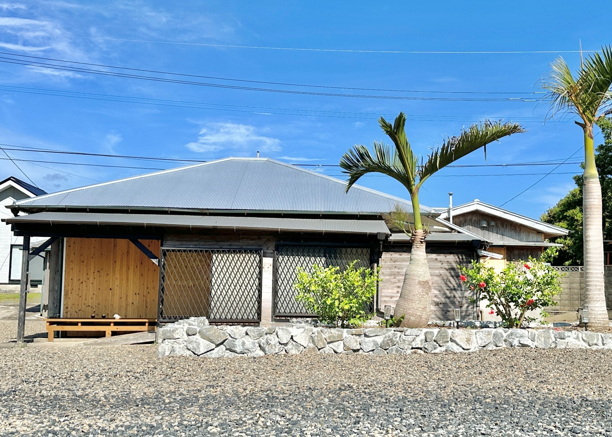 奄美ブルーの打田原ビーチへ徒歩1分｜一棟貸し古民家ヴィラ｜5名まで