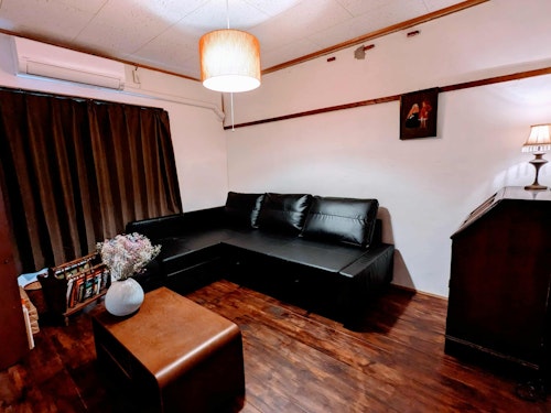 ｒｅｔｒｏ４８長崎、市内中心部、眼鏡橋徒歩３分　現存日本最古のＲＣ公営団地をリノベしたレトロ宿　＾