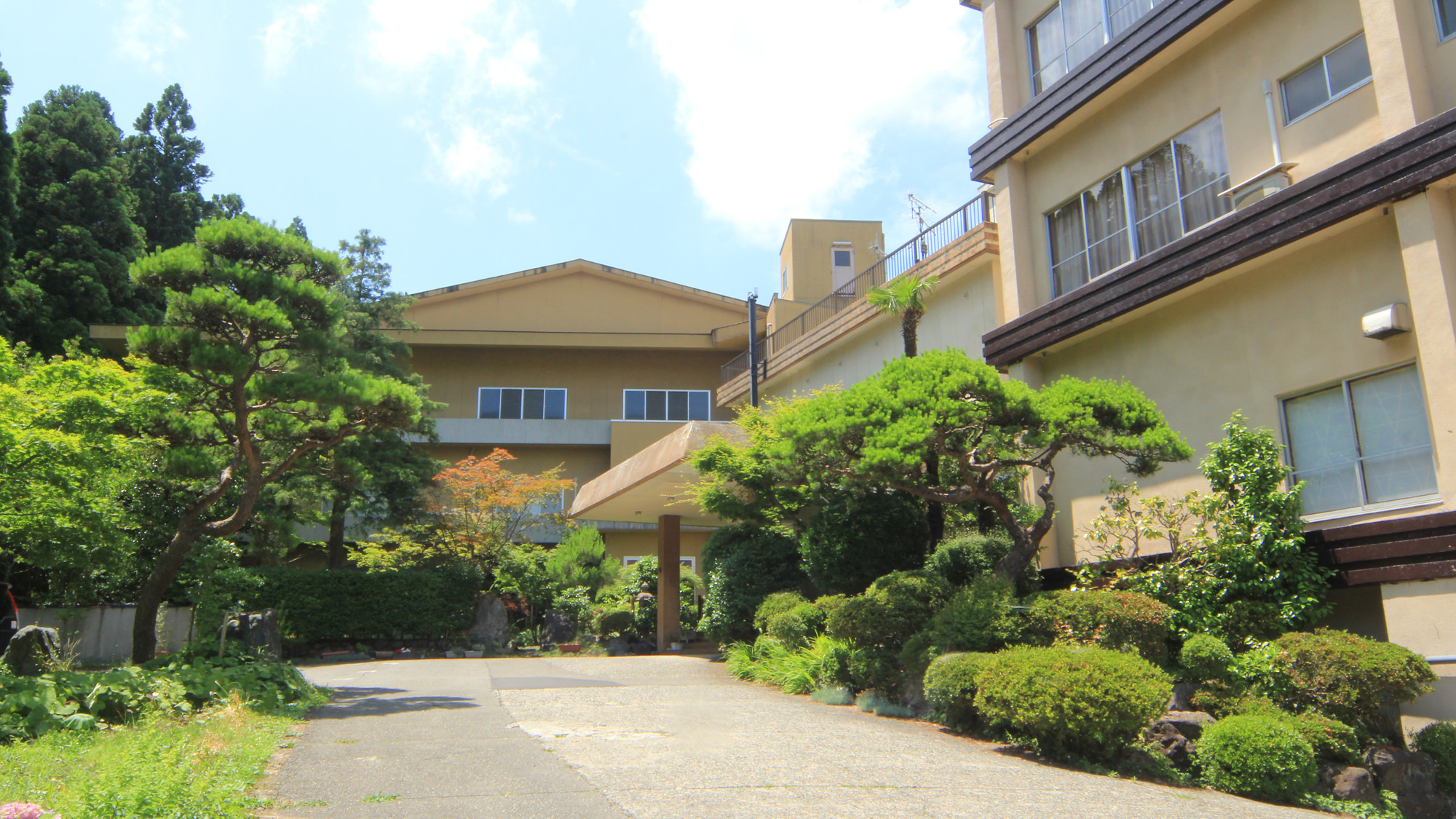 わんこと泊まる宿 弥彦の奥湯 上州苑 施設全景