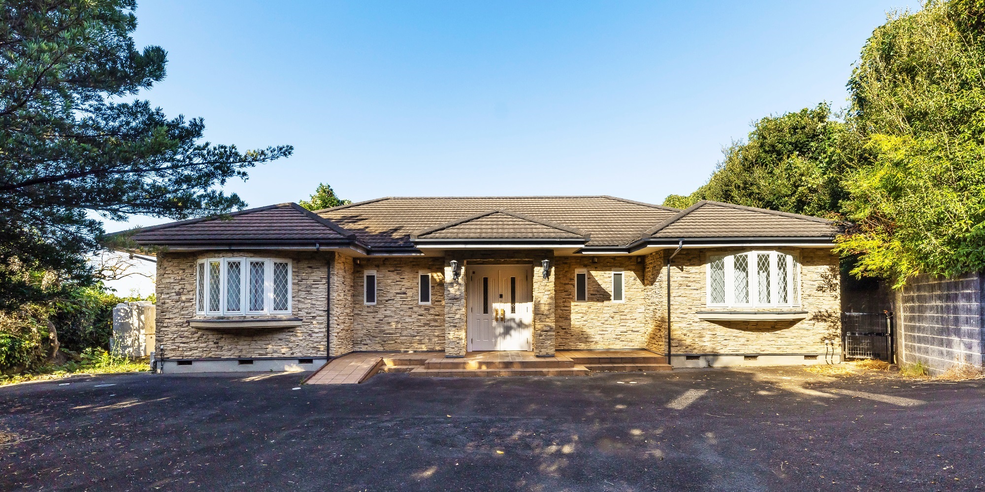 Ｖｉｌｌａ　Ｔｒａｍｏｎｔｏ　“Ｏｍｕｒａ−Ｂａｙ”