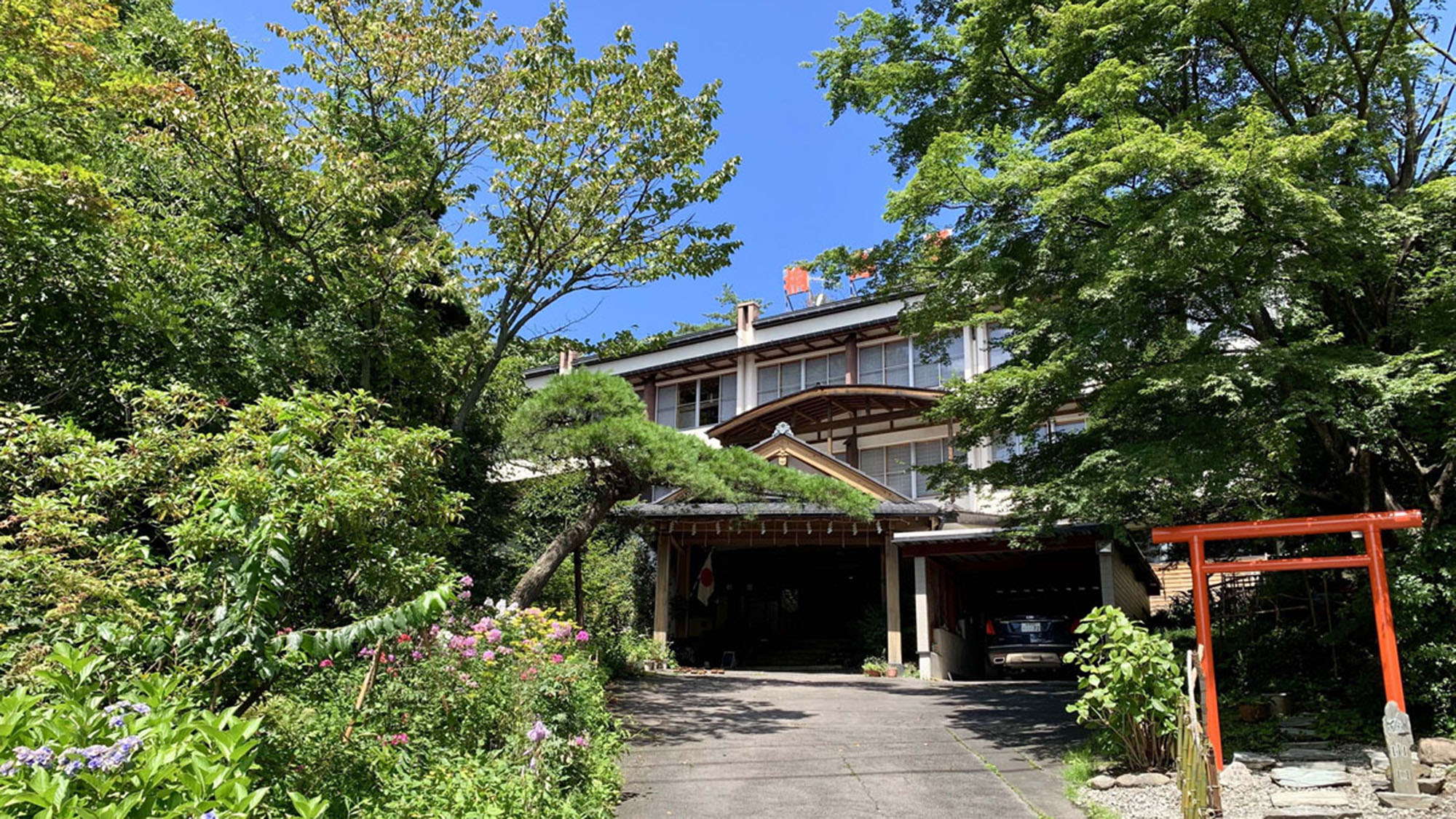 草津温泉 尻焼き風呂の桐島屋旅館 施設全景