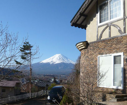富士山と河口湖を望む高台の宿 クレッシェンド 施設全景