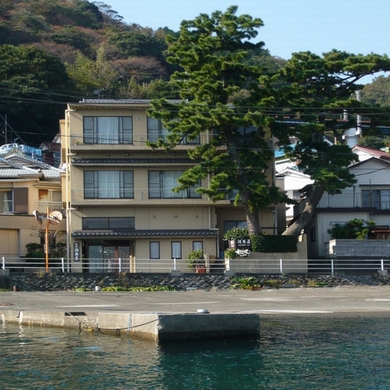 朝獲れ魚の自慢宿　伊豆北川漁港　旅館　汐見荘 施設全景