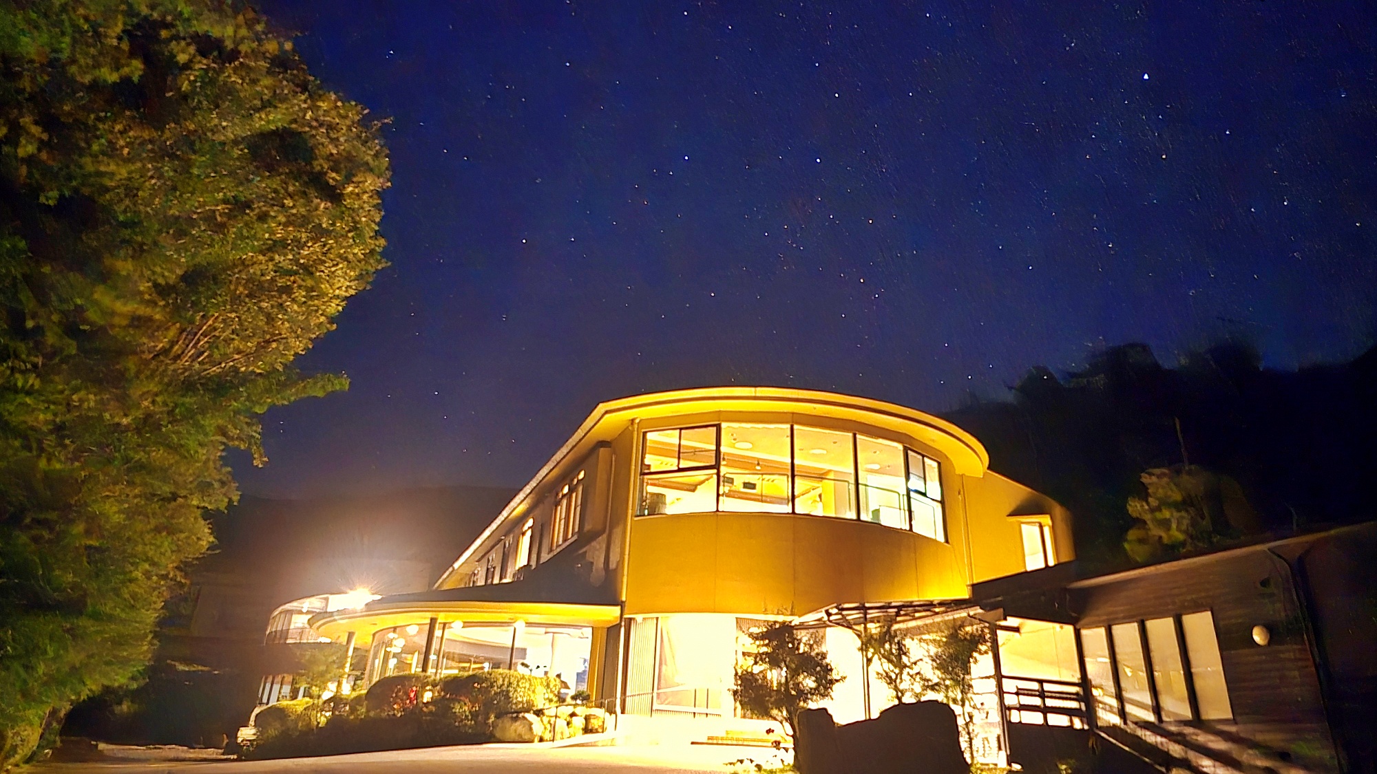 山×星×川の温泉宿　岩寿荘（ＩＷＡＳＵＳＯ） 施設全景