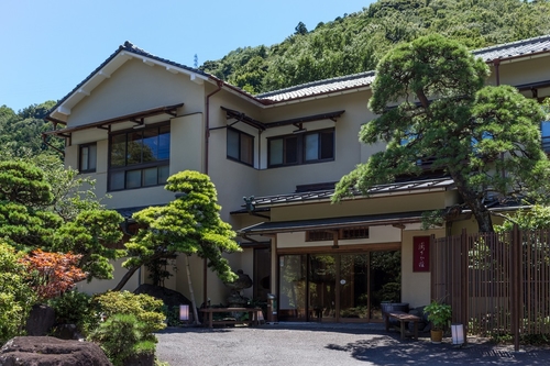 写真：箱根湯本温泉　庭園露天を味わう宿　湯さか荘