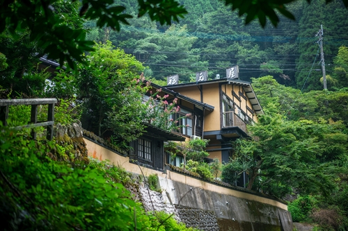 壁湯天然洞窟温泉旅館　福元屋 施設全景